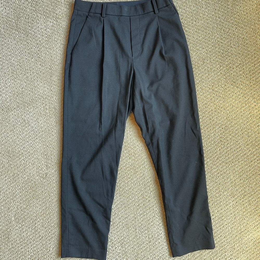 Uniqlo Pull-On Tapered Ankle Length Dress Pants
